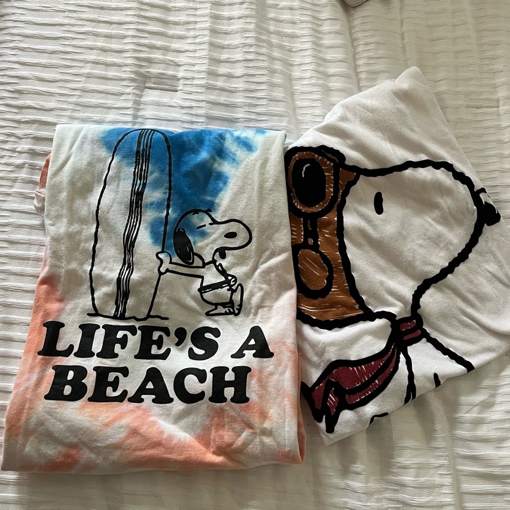 2 Snoopy T-ahirts